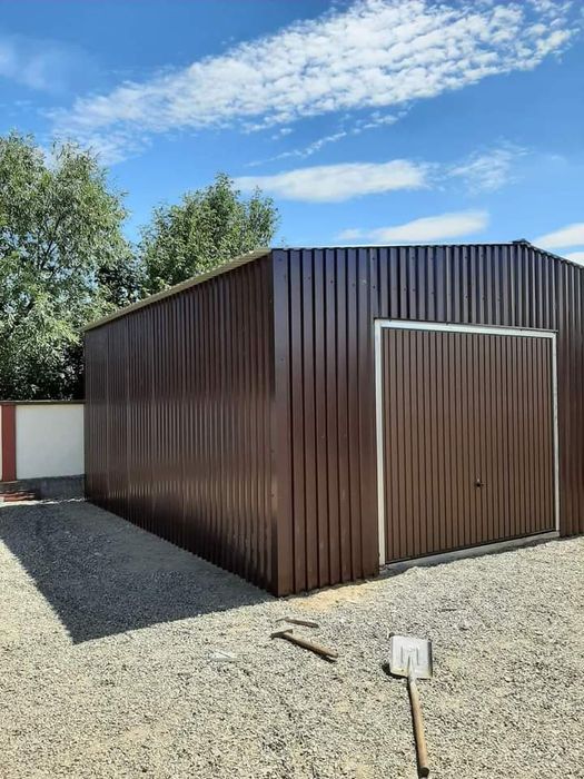 Garaj auto pe structura metalica panouri sandwich