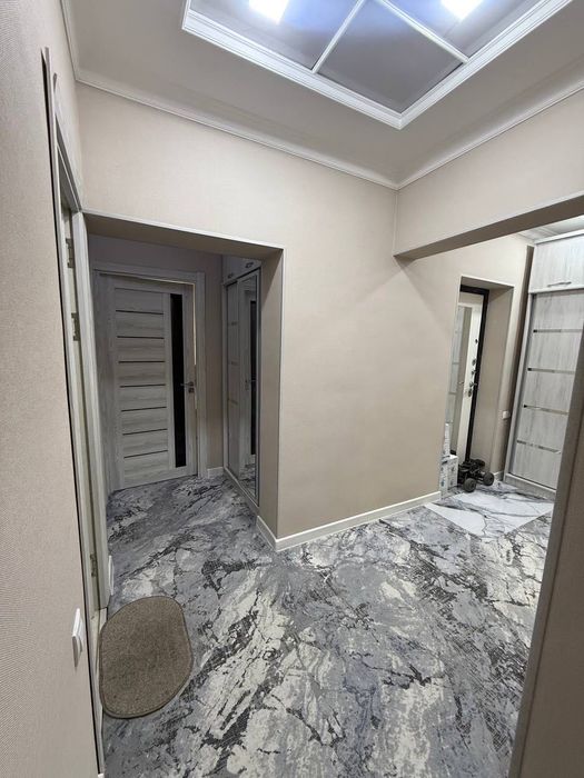 Chilonzor 20kv   1-dom
1-etaj 3 xonali 9 etajlik dom