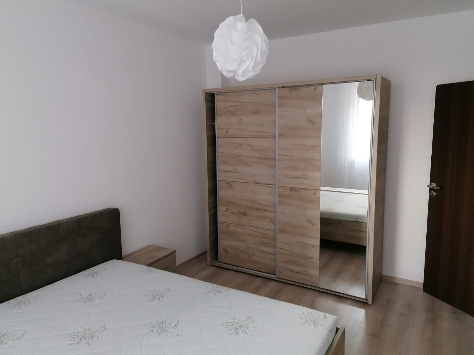 Închiriez apartament