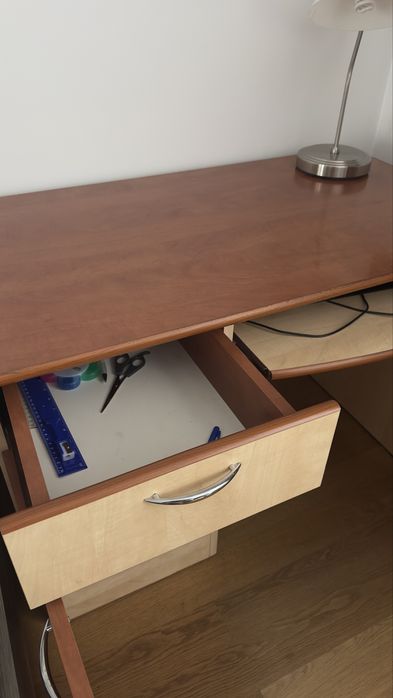 Birou pentru studiu sau lucru la computer