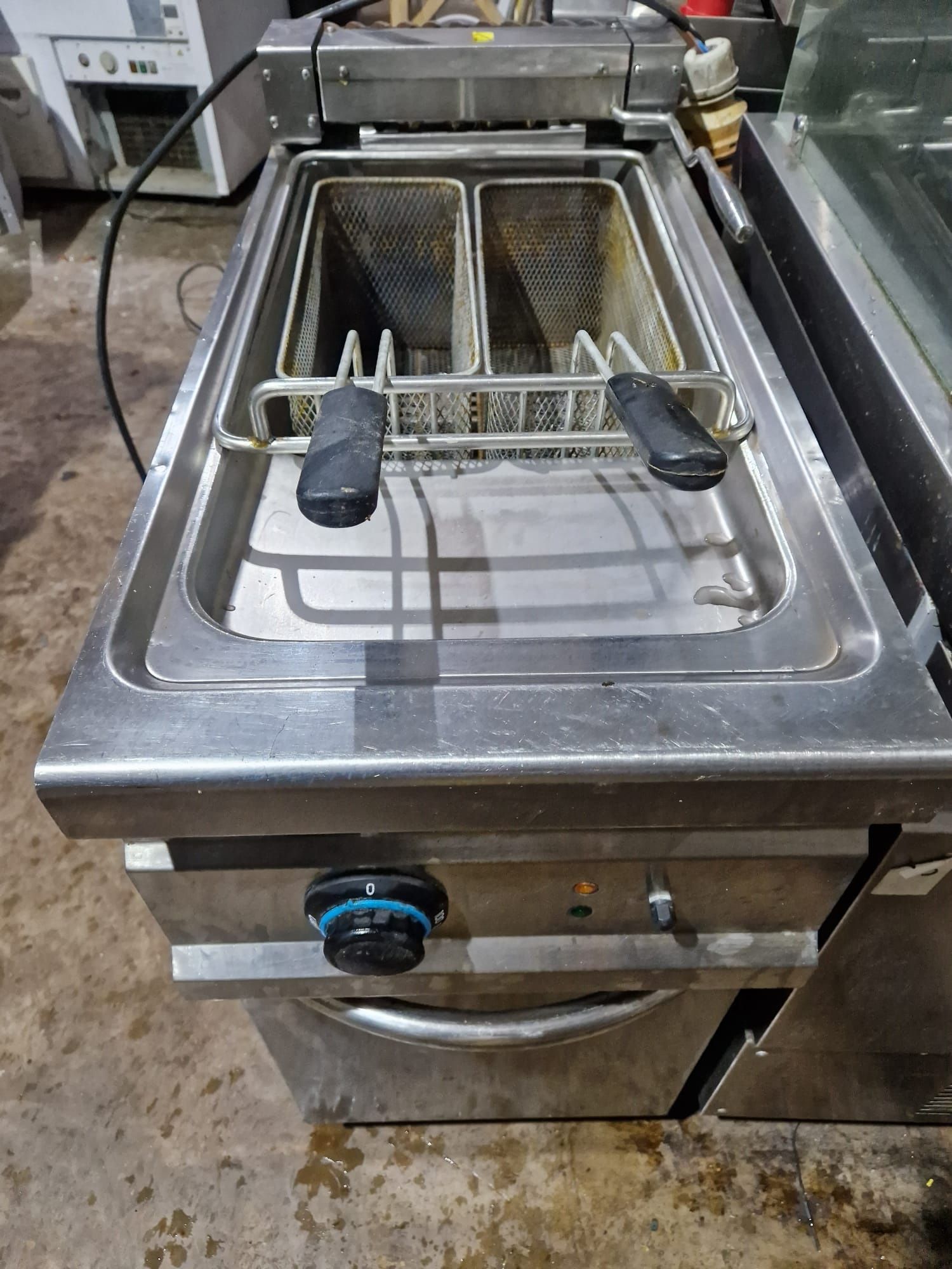 Friteuza dubla cu banc sau fara banc, electrica sau gaz