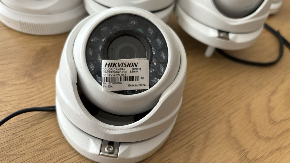13 бр. Куполни камери Hikvision DS-2CE55C2P-IRM