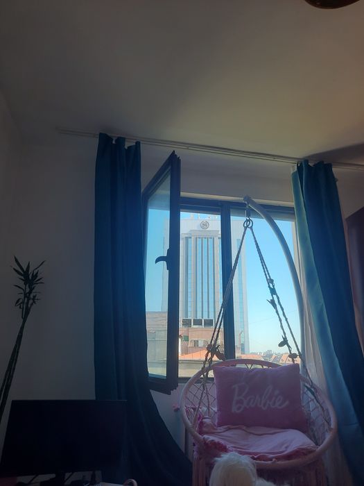 Inchiriez camera mobilata pentru studenta sector 1