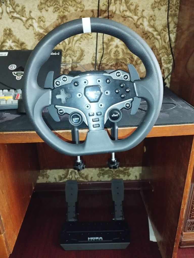 Продаю гоночный симулятор Moza R3 (руль + педали) — Direct Drive!