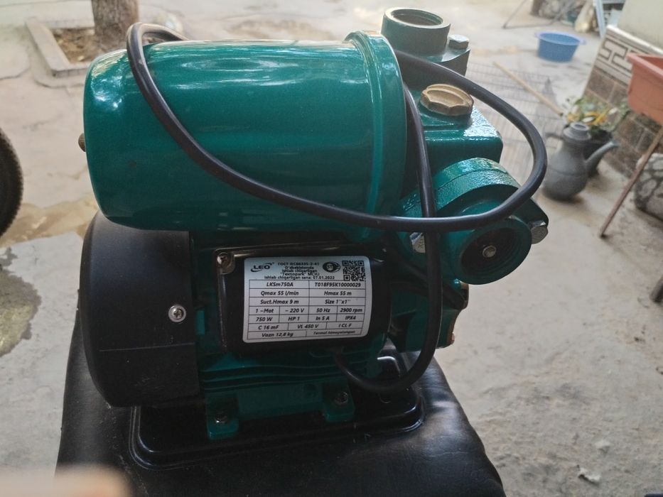 Автоматически водяной насос LEO 750A