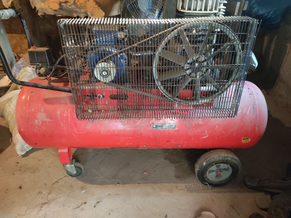 Компрессоры   200 л