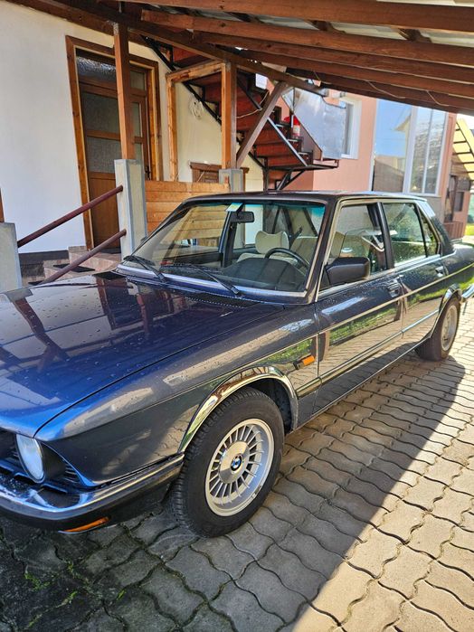 Retromobil BMW 520 I / E28 1983