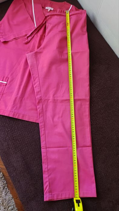 Costum medical roz