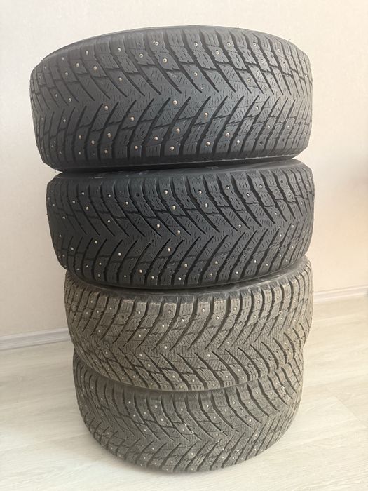 Продам шины зимние . Балоны зимние продам