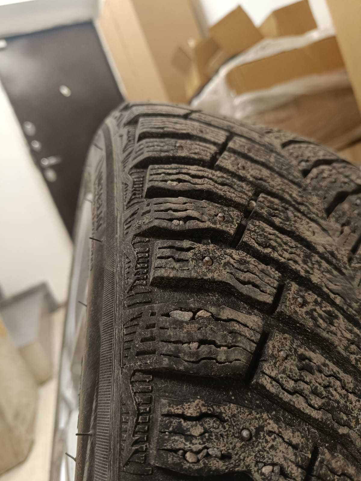 Комплект оригинальных 4 резины 215-55-R17 и диски на камри 70 75 80