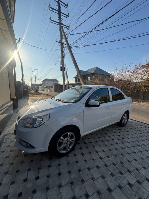 Продается а.м Нексия 3 автомат цвет белый