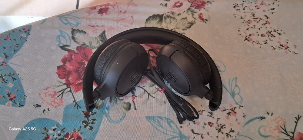 Casti jbl tune 500 cu fir originale 50 lei