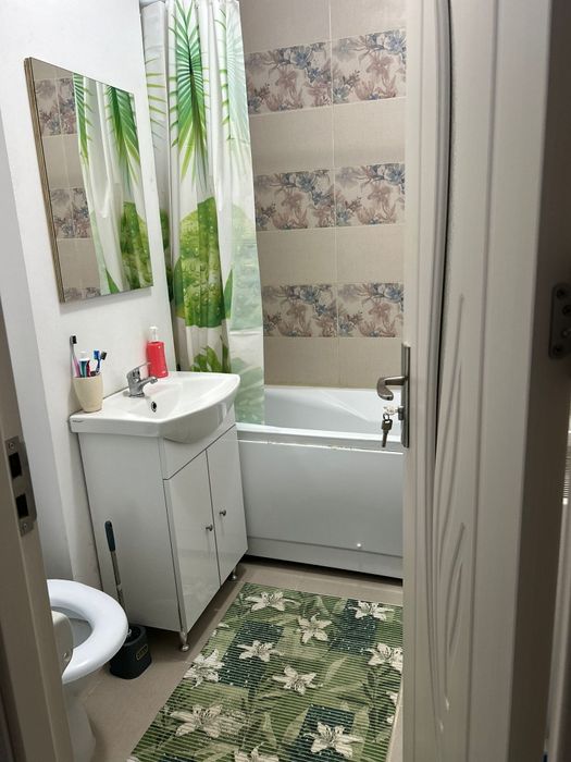 Închiriez apartament