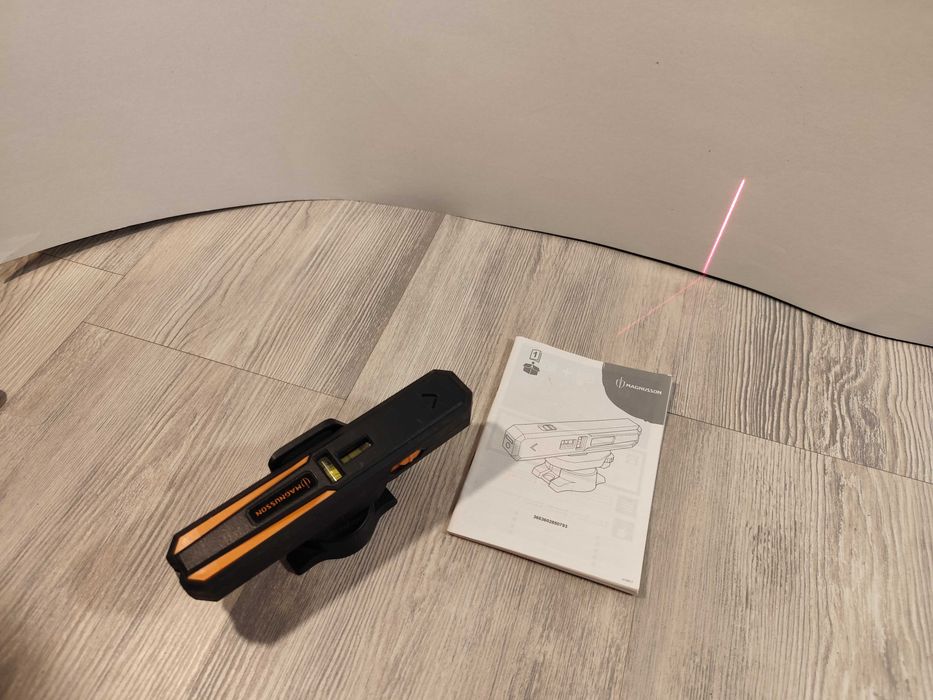 Nivela laser Magnusson punct si linie