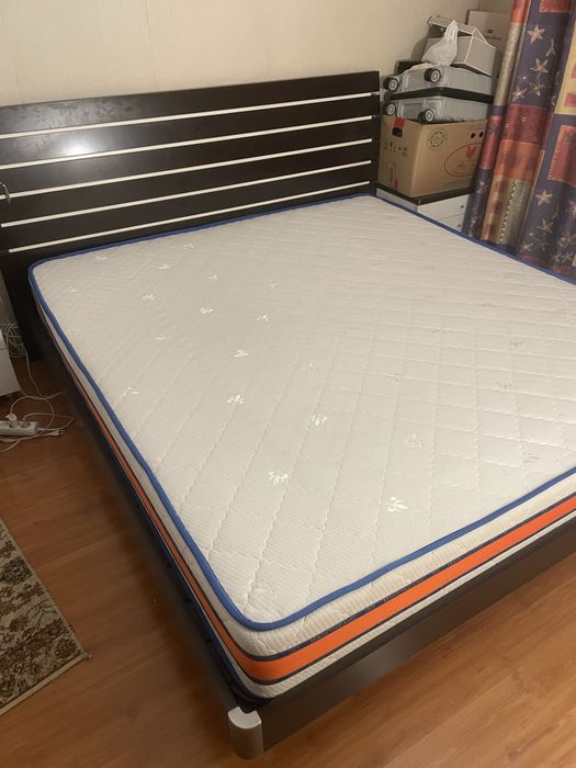 Продам спальный гарнитур