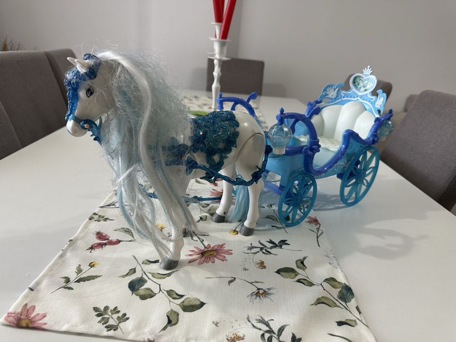 Jucarie copii cal si trasura !