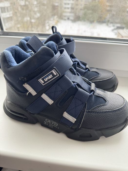 Продам детские ботинки