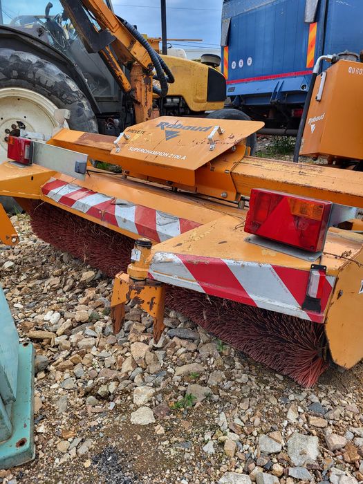 Perie de asfalt / măturător stradal