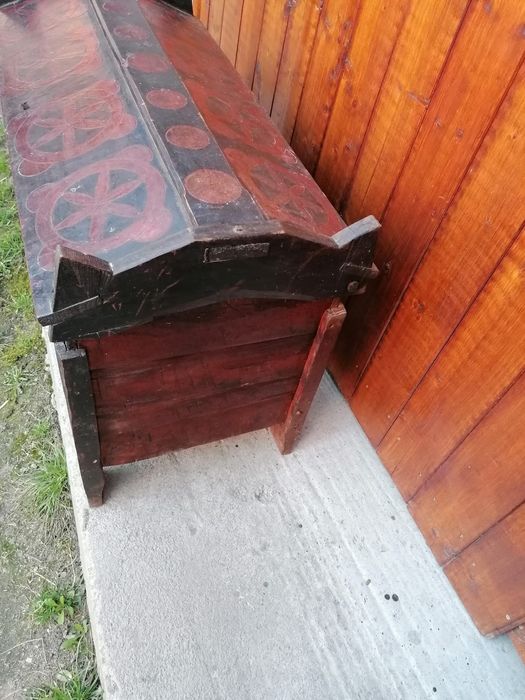 Lada de zestre veche