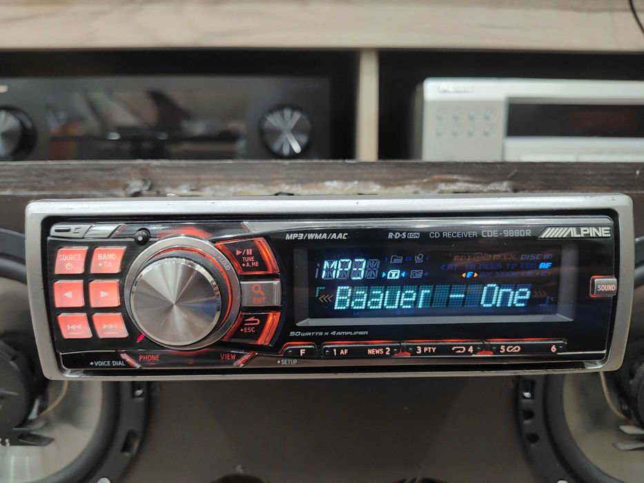 Висок клас ALPINE CDE-9880R USB / CD / MP3