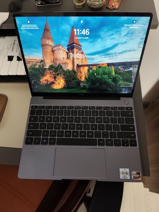 Huawei MateBook 13 – perfect pentru muncă, editare, școală sau utiliza