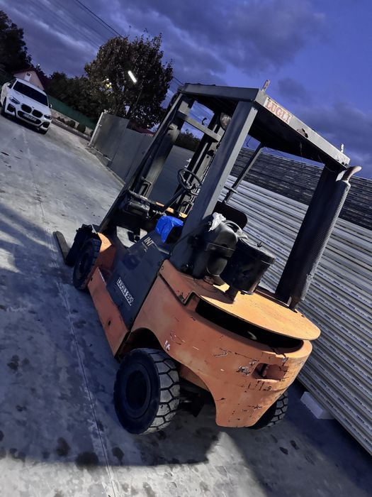 Vand stivuitor 2,5 T