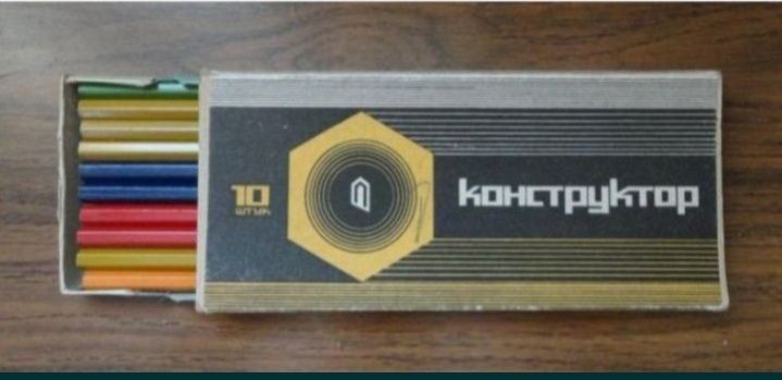 Набор карандашей (простые и цветные)