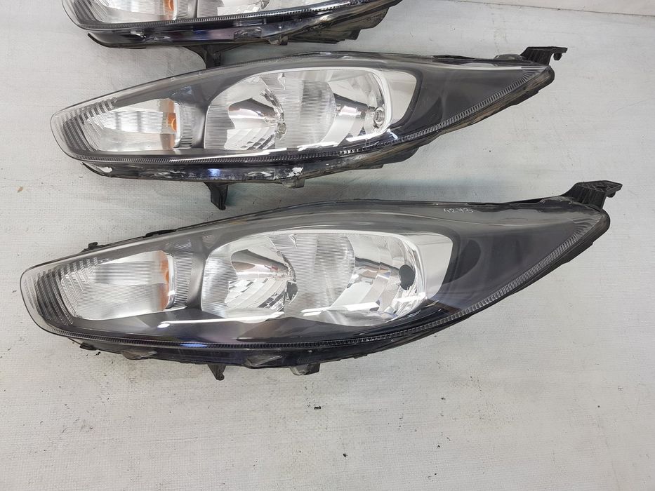 Far stanga Ford Fiesta facelift dupa 2013