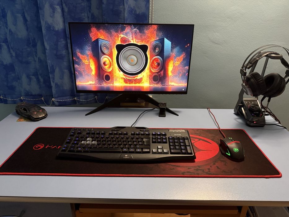 Unitate si monitor gaming