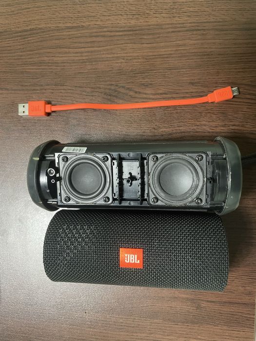 JBL FLIP 3 подходяща за части