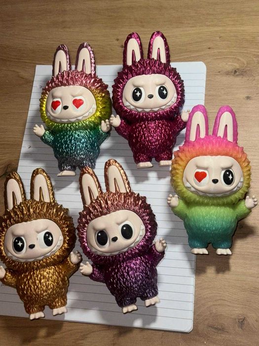 Figurine Labubu: Jucăușe, luminoase și pline de personalitate