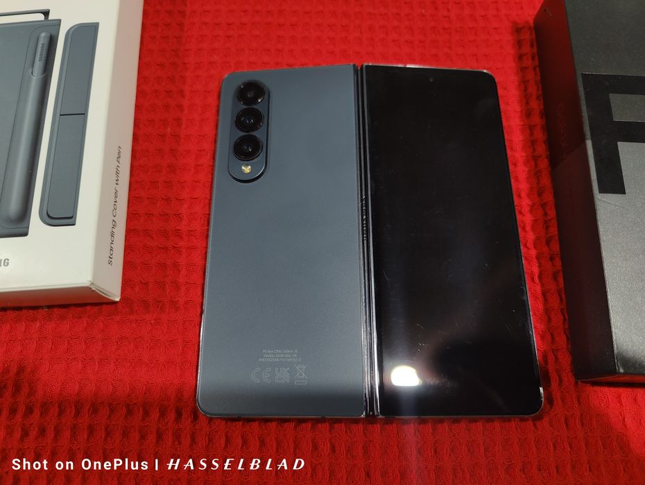 Samsung Galaxy Fold 4 Black 256GB 12RAM Изряден отключен за всички опе