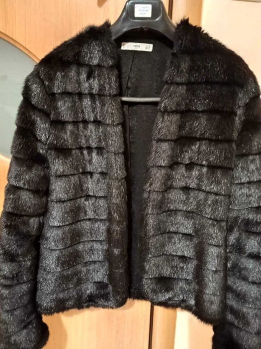 Късо палто от изкуствен косъм Манго