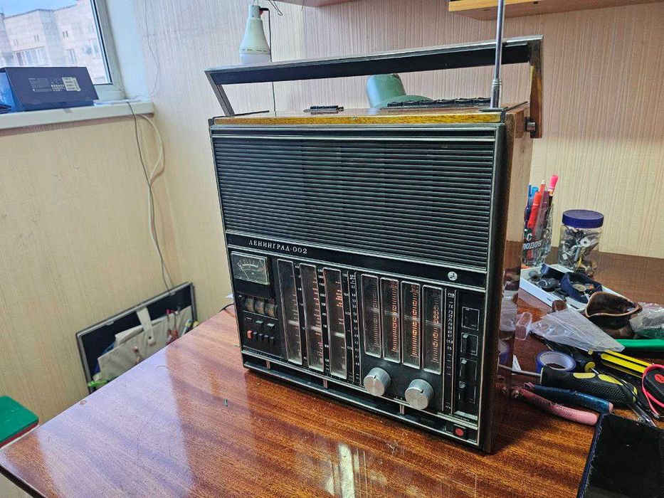 Портативный транзисторный радиоприёмник "Ленинград-002"