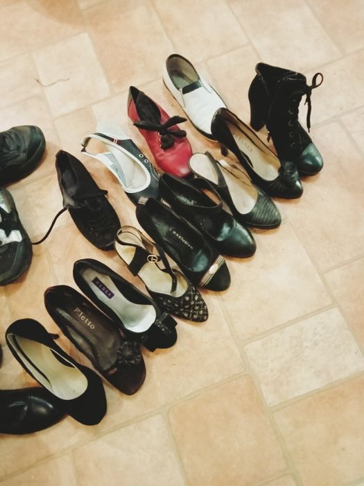 Срочно! Продам два мешка женской обуви!