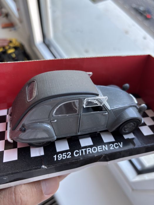 Masinuta macheta Citroen 2CV(1952) 1/32