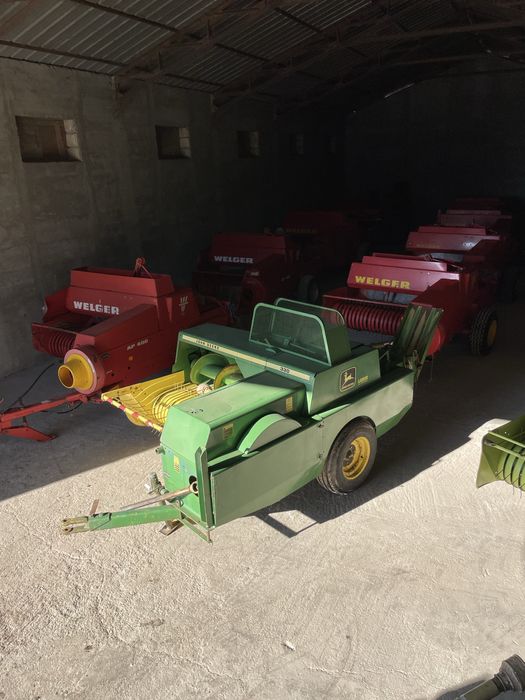 Presa de baloti ( balotat ) Claas Markant 65 , 51, Welger , John Deere