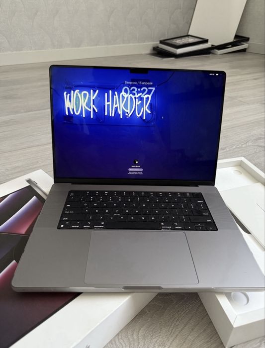 Macbook pro 16 m2  512   2023