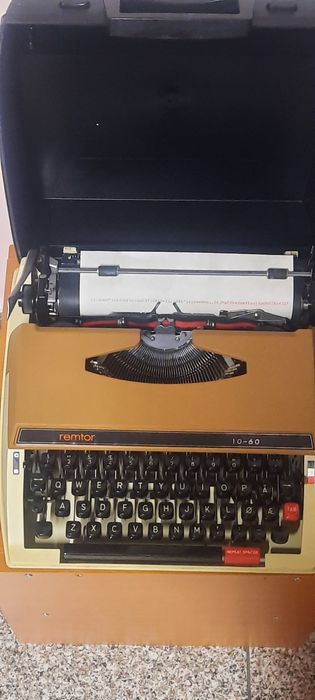 Mașină de scris Remtor impecabilă