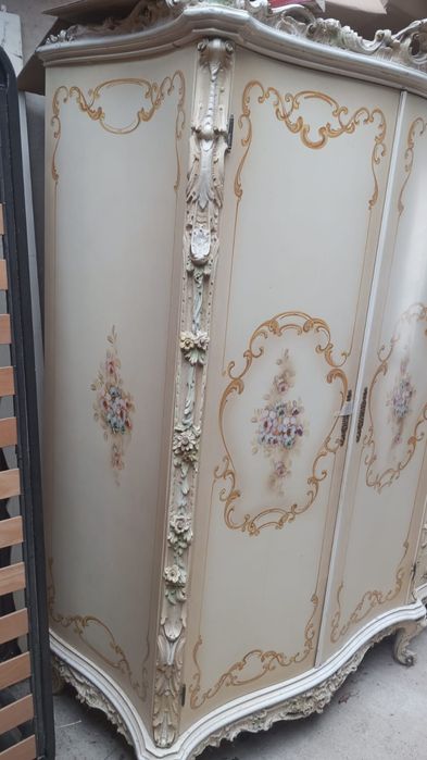 Mobila in stil venetian