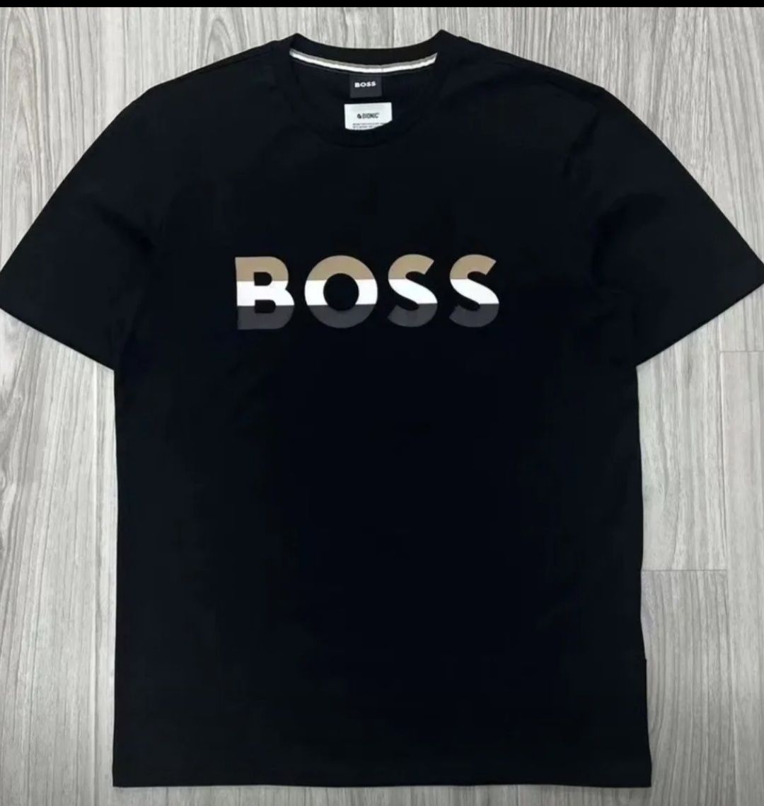 Футболка черная BOSS