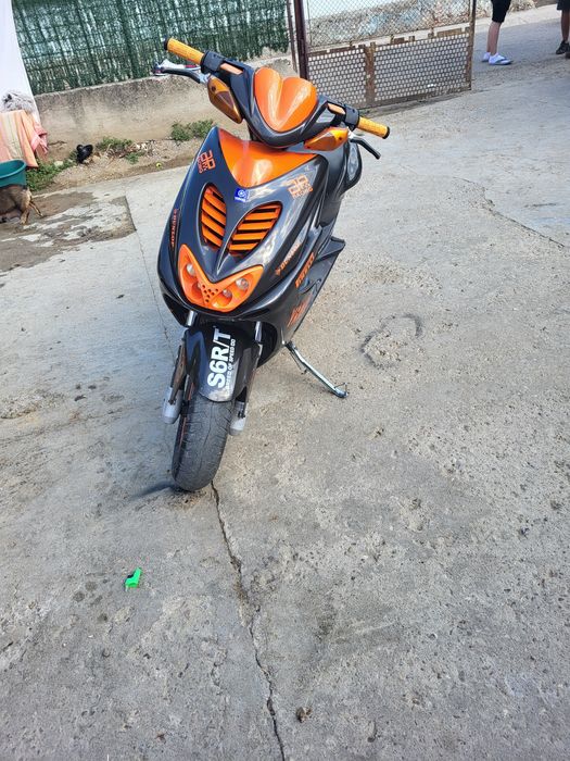 Vând scuter Yamaha