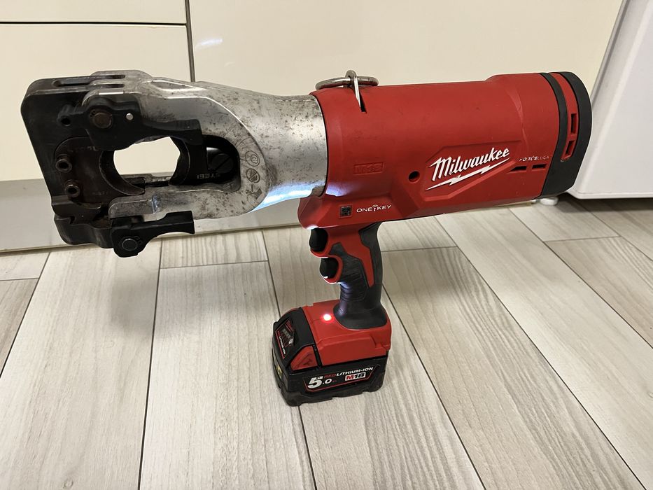 Milwaukee foarfeca taiat cablu cu bateria de 5 amp nu hilti dewalt