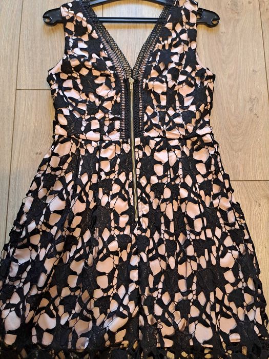 Къса официална рокля