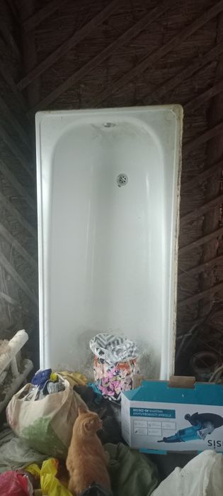 Продам металлическую ванну . 170/70 см. Б/у без ножек.