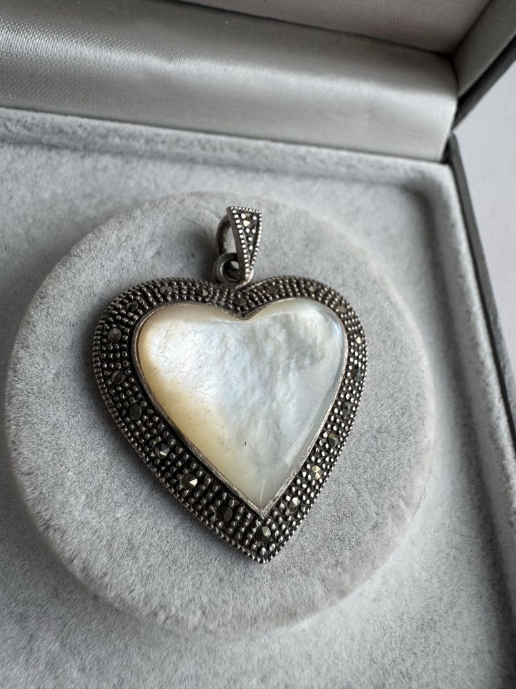 Pandantiv din argint, sidef si marcasite