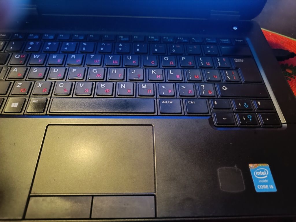 Четириядрен лаптоп i-5 DELL Latitude E5440