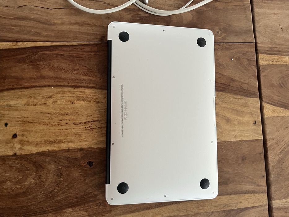 Makbook air 11” 128gb model i5 2013 4Gb RAM