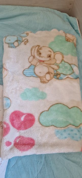 Бебешки плюшени одеалца и пелени