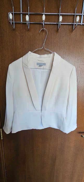 Късо кремаво сако H and M